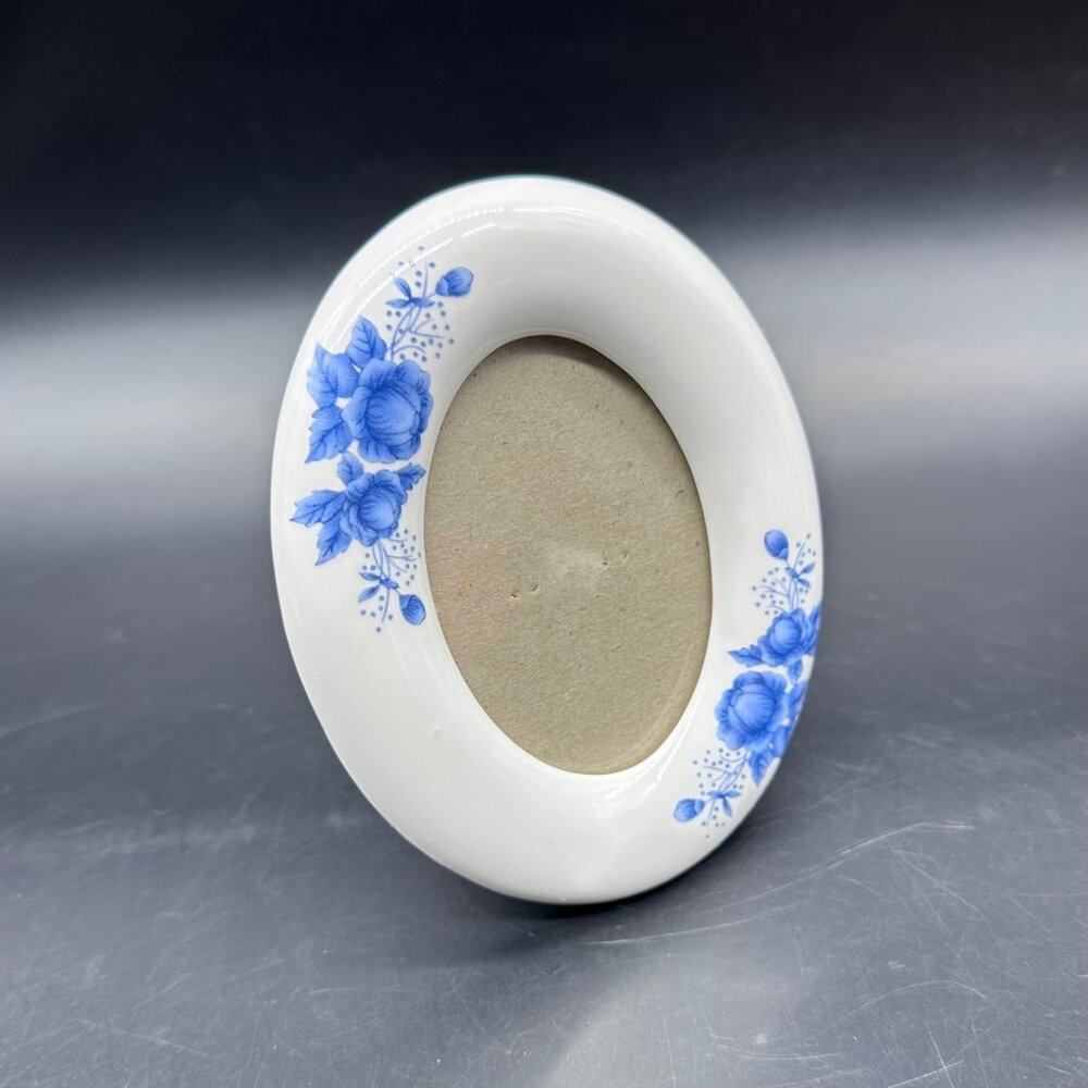 Vintage Picture Frame Oval Blue and White Floral Ceramic Taiwan Stand Up Flowers